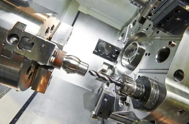 精密零件加工所使用的刀具，與普通機(jī)床的刀具相比加工中心有哪些特點